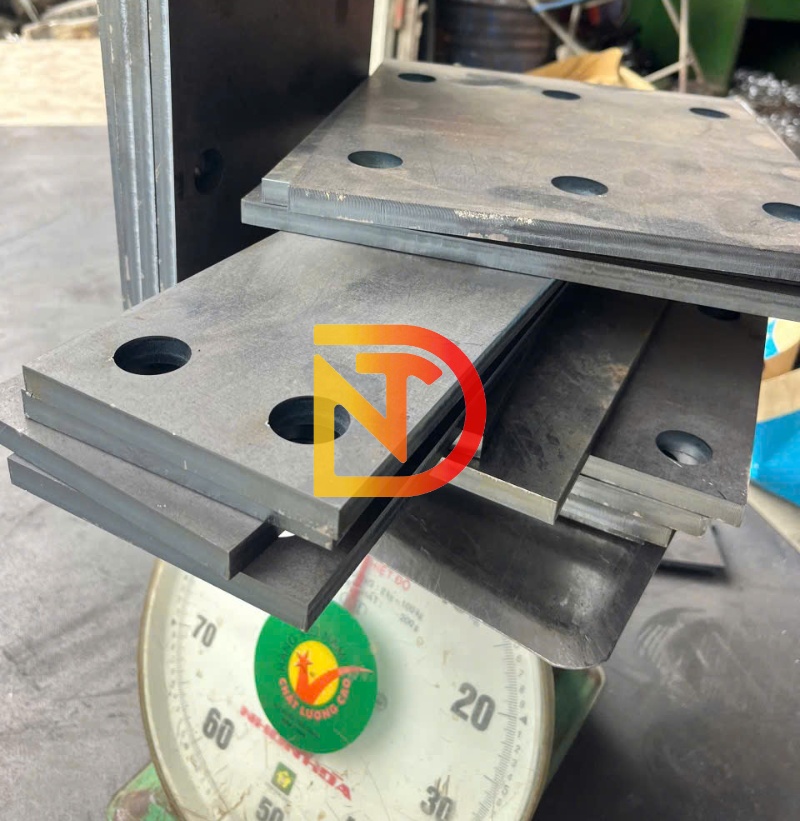 Bản mã chân cột mạ kẽm nhúng nóng là vật liệu phổ biến, được sử dụng trong nhiều lĩnh vực, công trình.