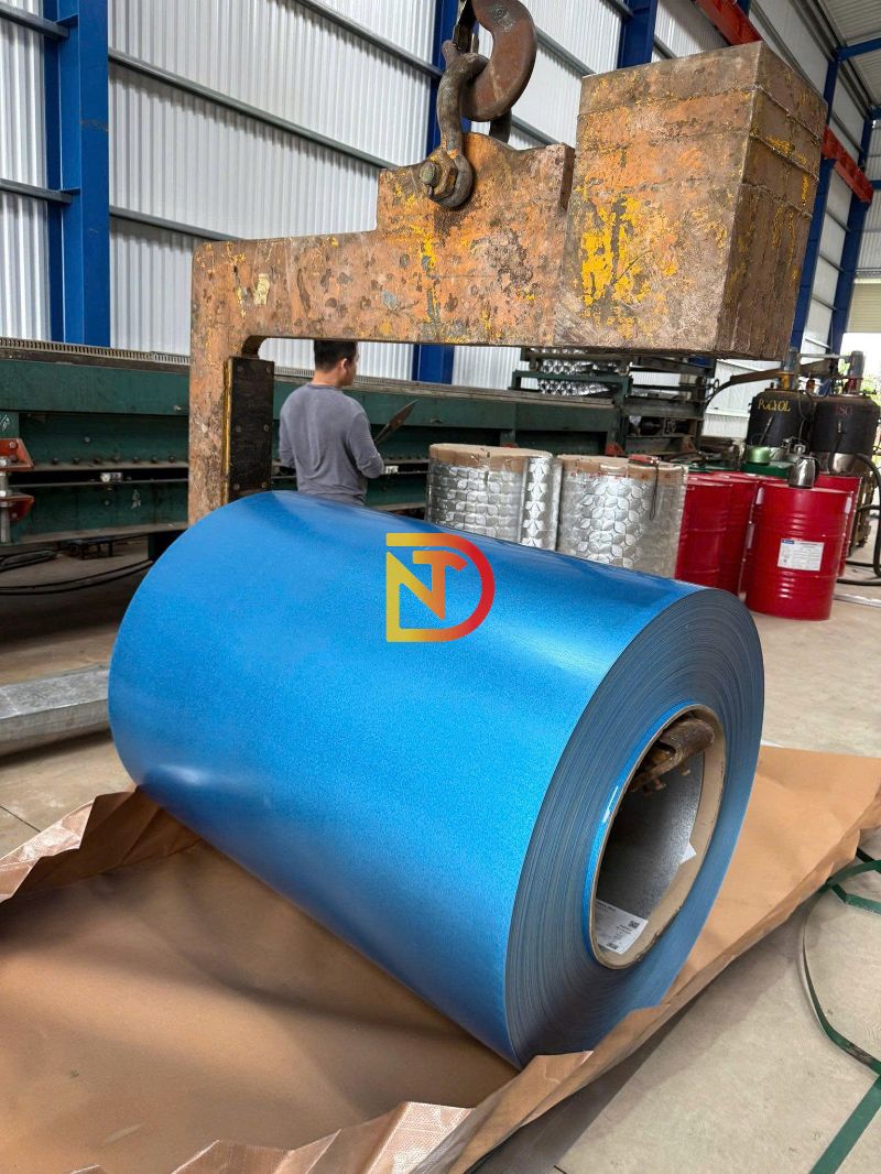 Trong quá trình bốc dỡ, lưu kho tránh khiến thép lá mạ màu bị xước, dễ bị ăn mòn, hoen gỉ.